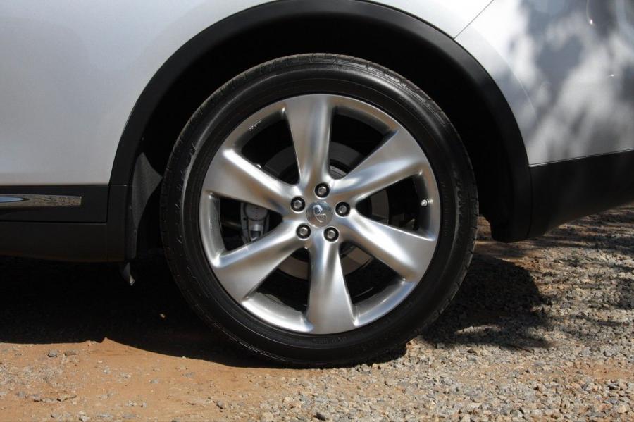  Infiniti FX50 S 2008 года  (фото 20 из 52)